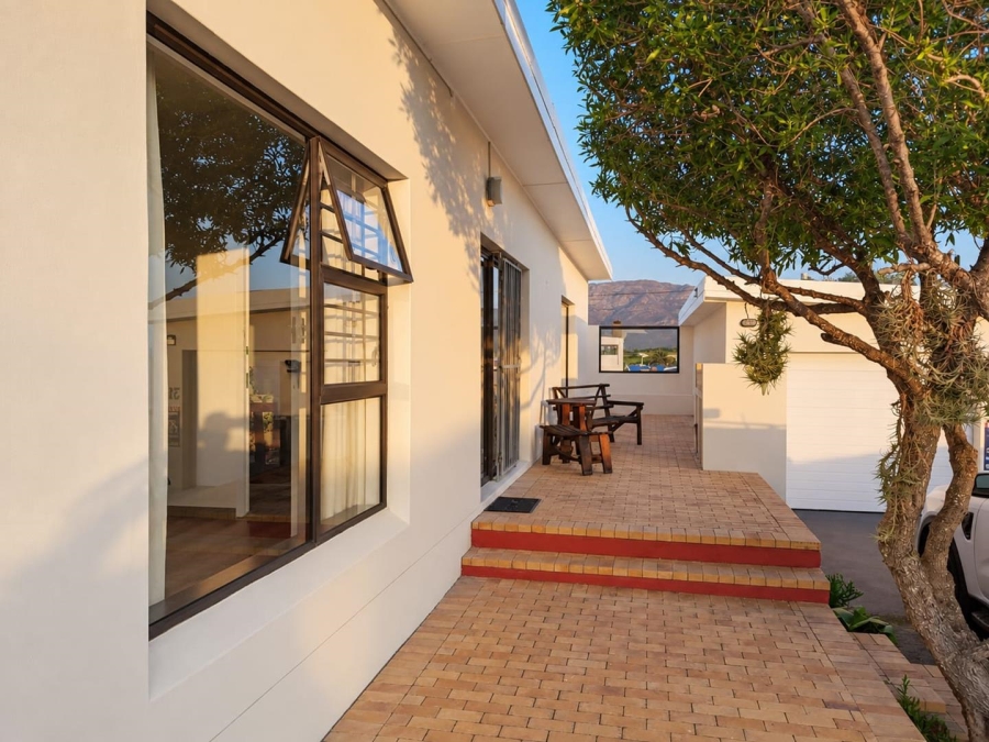 3 Bedroom Property for Sale in De Kelders Western Cape